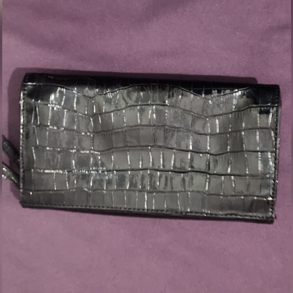 GUESS Purse/Wristlet - Picture 3 of 4